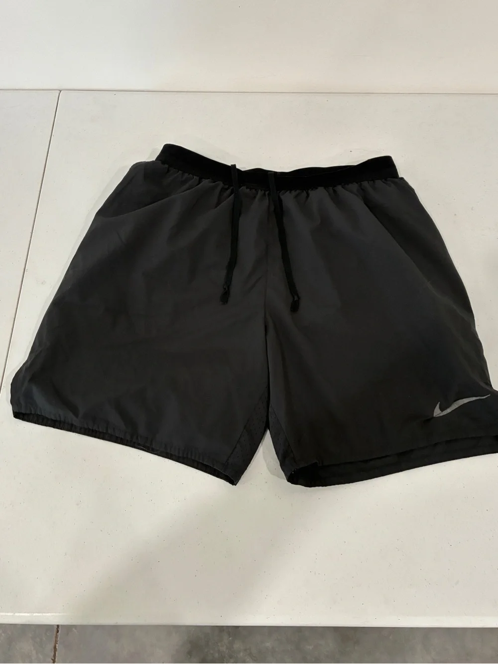 Nike Dri-FIT Men’s Running Shorts Medium Black Zippered Pockets Reflective (Flaw